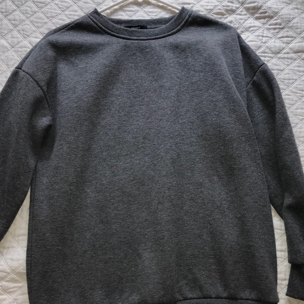 Grey sweatshirt